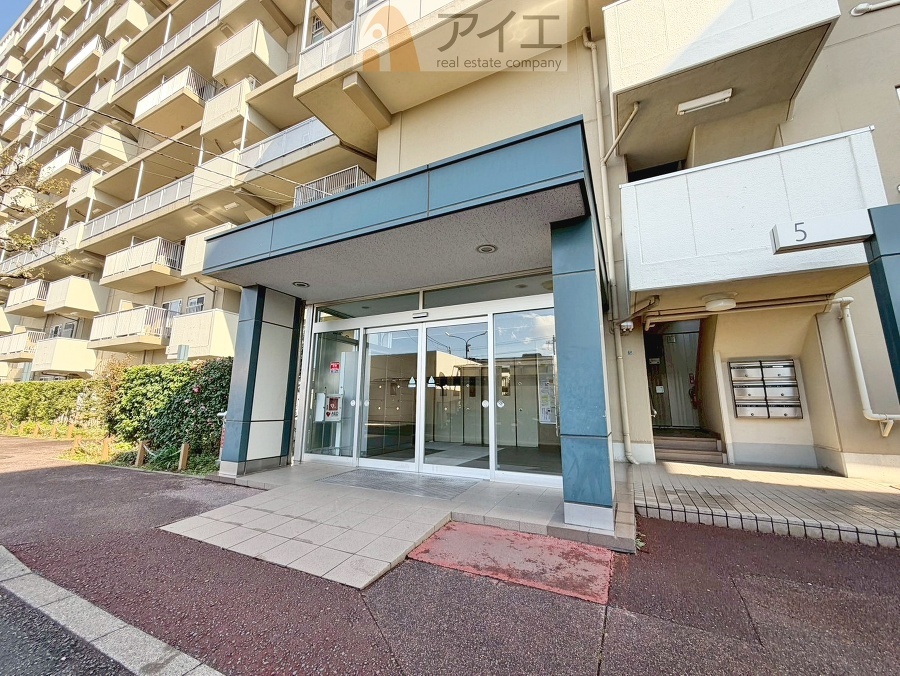 清掃や修理、不審者への声掛けも。管理員日勤は防犯にも有効