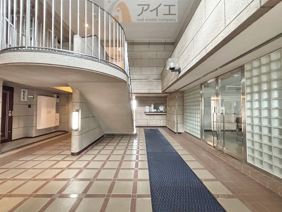 清掃や修理、不審者への声掛けも。管理員日勤は防犯にも有効