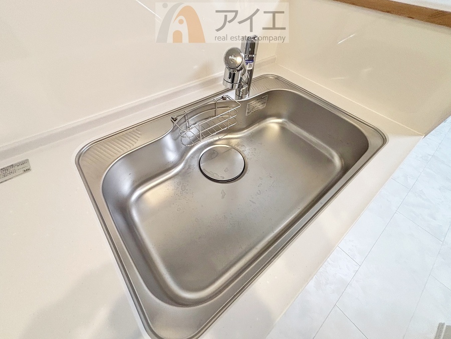 水道一体型の浄水器。ボタン一つで切替可能水回りもすっきり