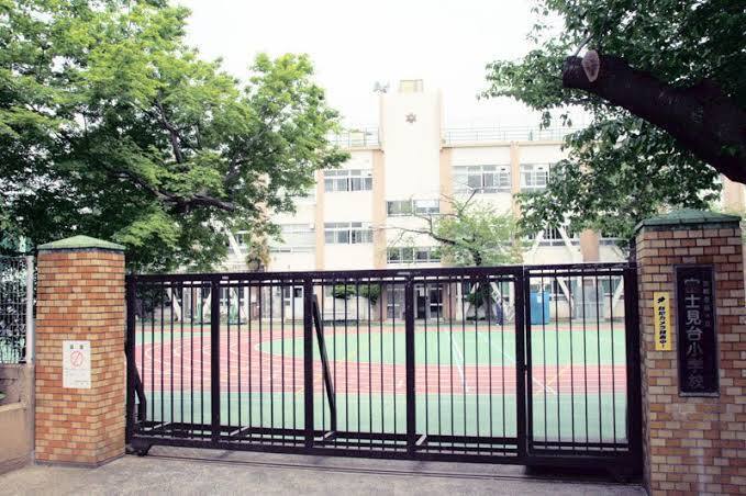 豊島区立富士見台小学校 350m 