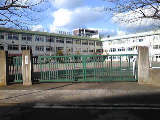 北区立柳田小学校 230m 