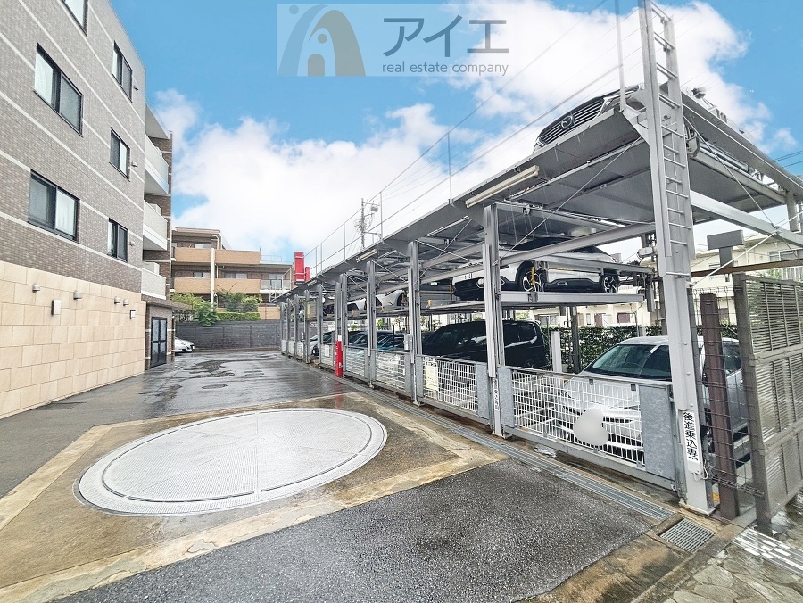 駐車場があるため車通勤の方にも安心なマンションです(要空確認)