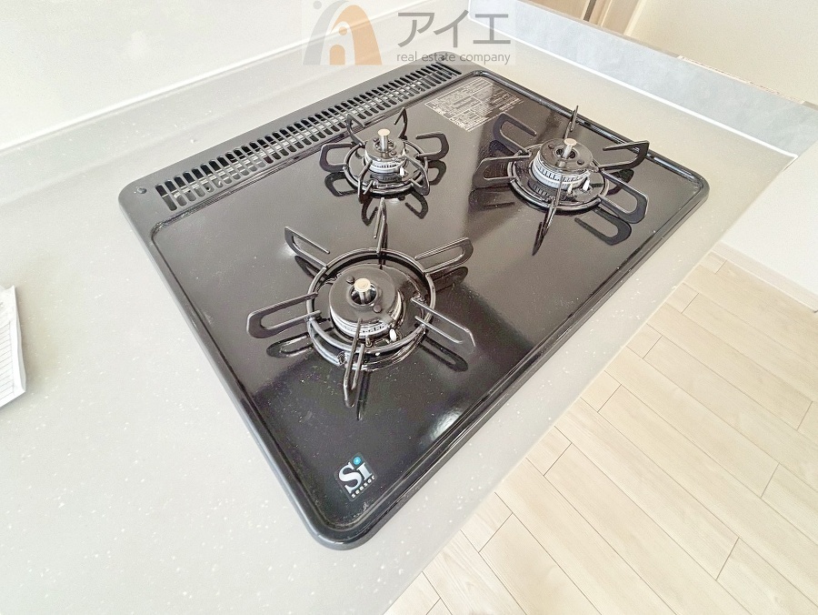 【施工例】パンづくりやパーティ、大勢でお料理するのに大活躍3口コンロ