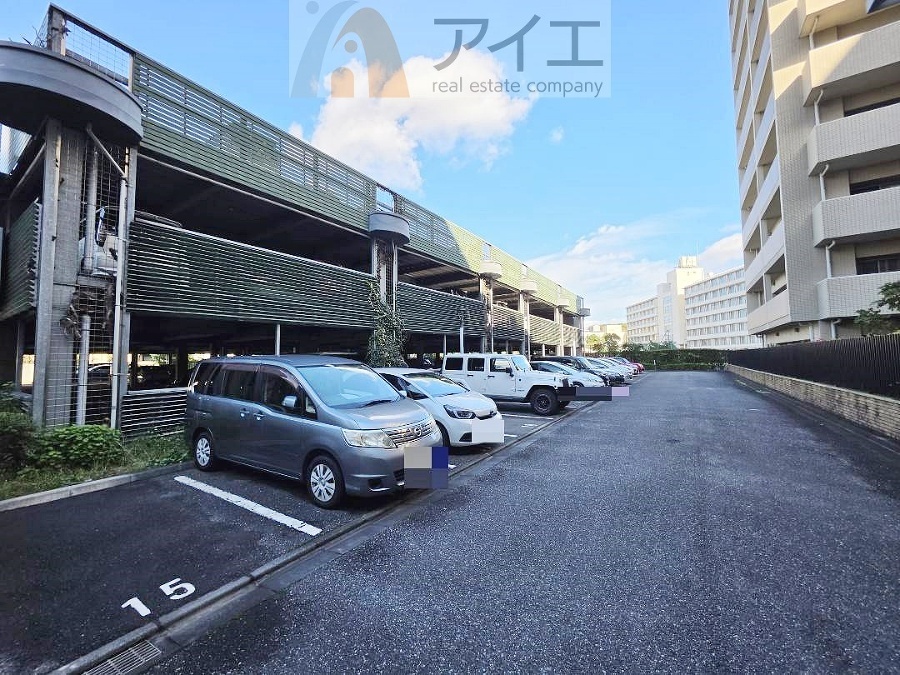 駐車場があるため車通勤の方にも安心なマンションです(要空確認)