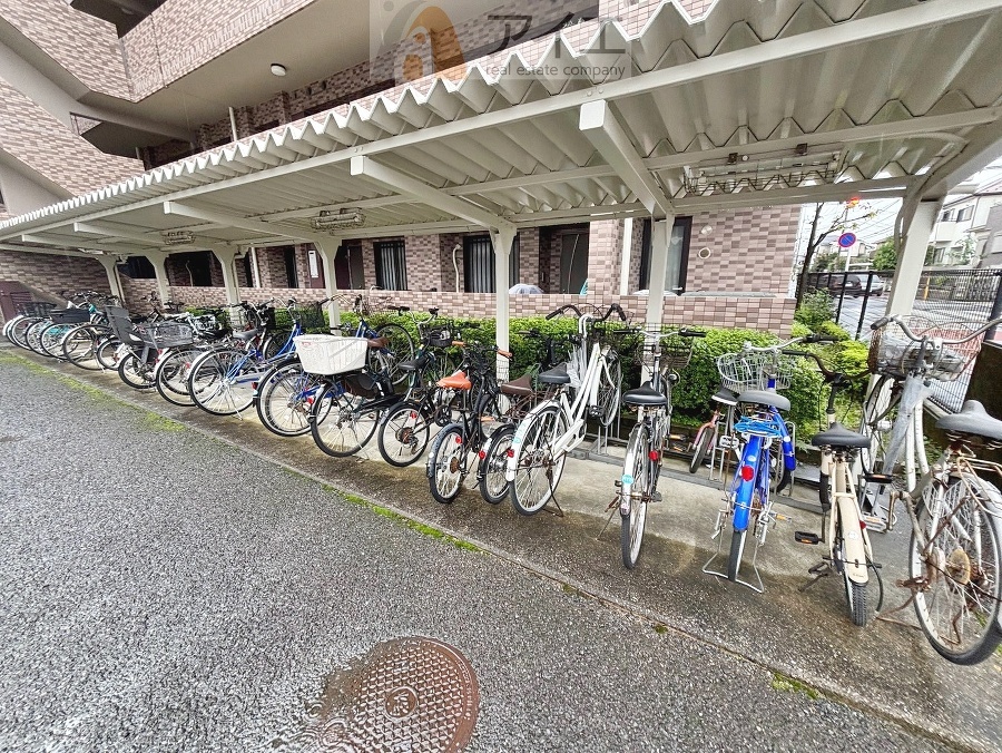 セキュリティ面にも配慮した駐輪場がございます