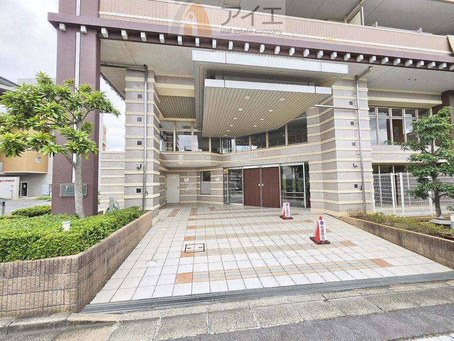 清掃や修理、不審者への声掛けも。管理員日勤は防犯にも有効