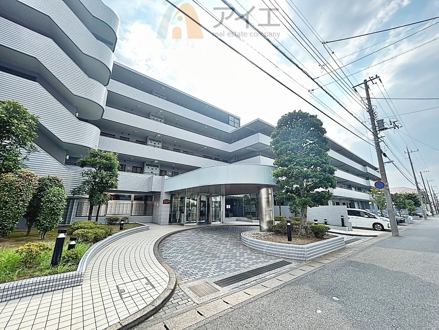 清掃や修理、不審者への声掛けも。管理員日勤は防犯にも有効