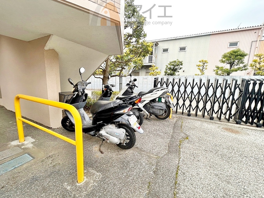 セキュリティ面にも配慮した駐輪場がございます