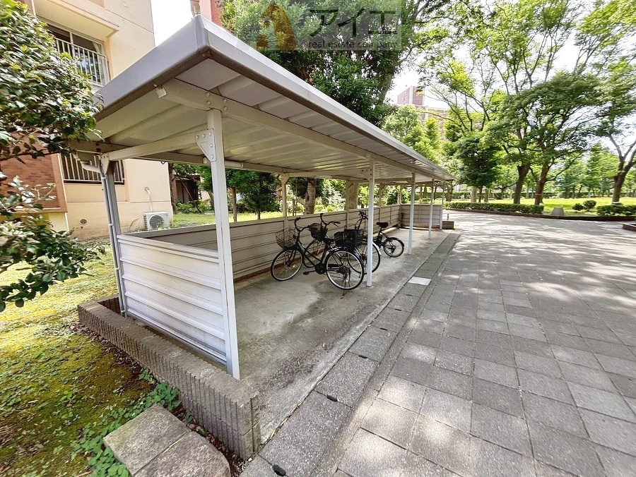 セキュリティ面にも配慮した駐輪場がございます
