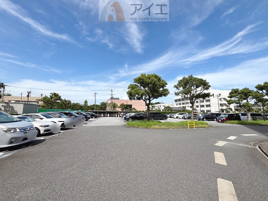 駐車場があるため車通勤の方にも安心なマンションです(要空確認)
