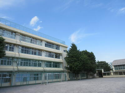 杉並区立天沼中学校 420m 