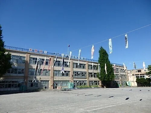 杉並区立三谷小学校 640m 