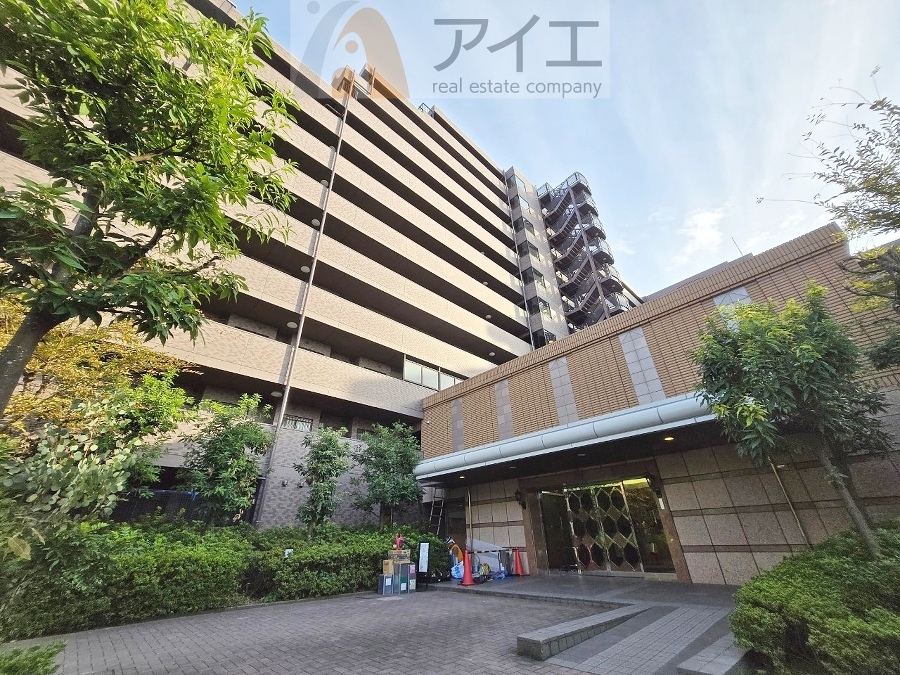 清掃や修理、不審者への声掛けも。管理員日勤は防犯にも有効