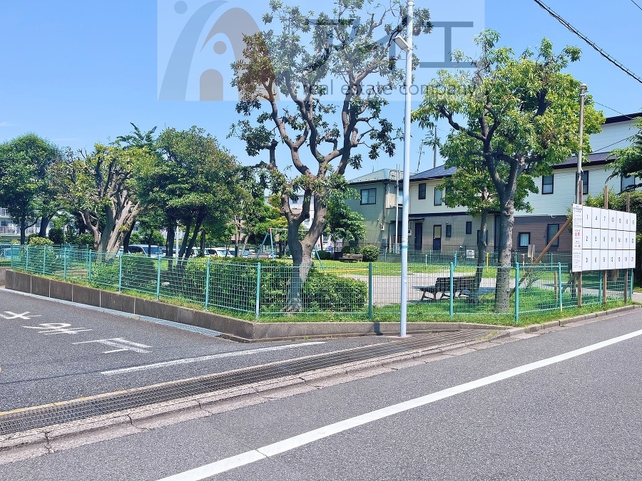 公園が近く、子育て家族に嬉しい緑豊かな環境です