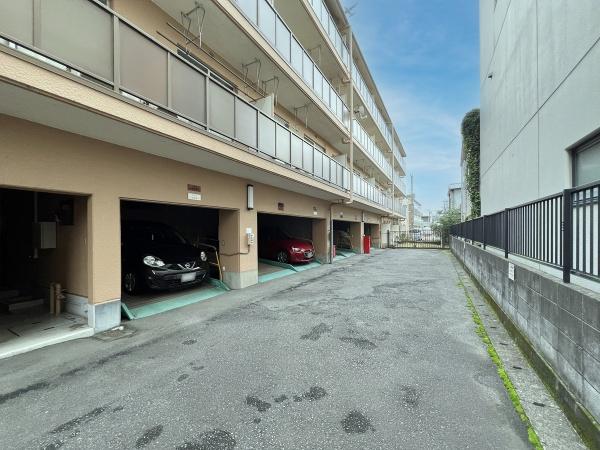 機械式駐車場1台分持分あります。
