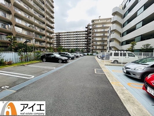 駐車場があるため車通勤の方にも安心なマンションです