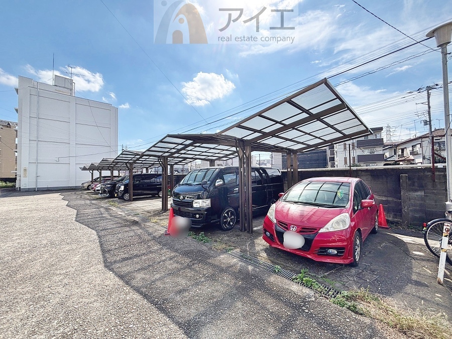 駐車場があるため車通勤の方にも安心なマンションです(要空確認)