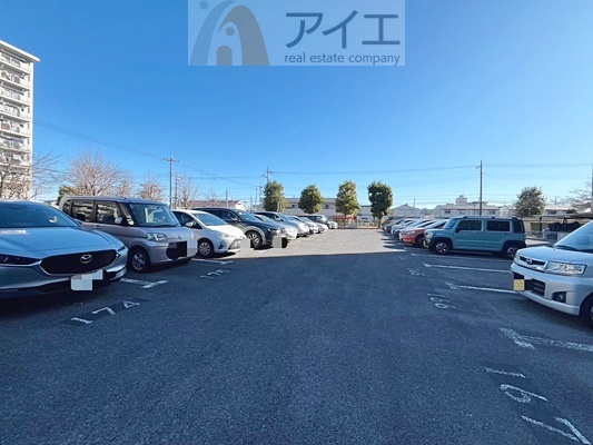 駐車場があるため車通勤の方にも安心なマンションです(要空確認)