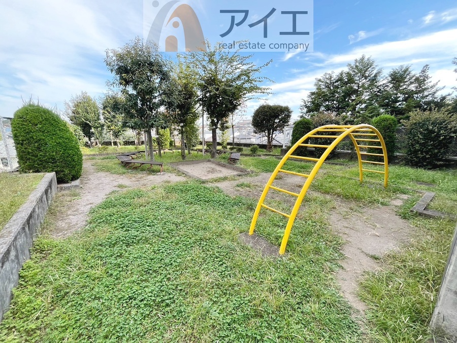 公園が近く、子育て家族に嬉しい緑豊かな環境です