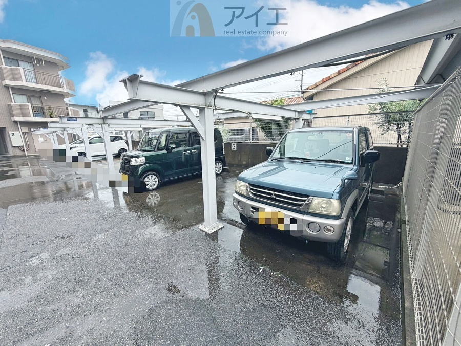 駐車場があるため車通勤の方にも安心なマンションです(要空確認)