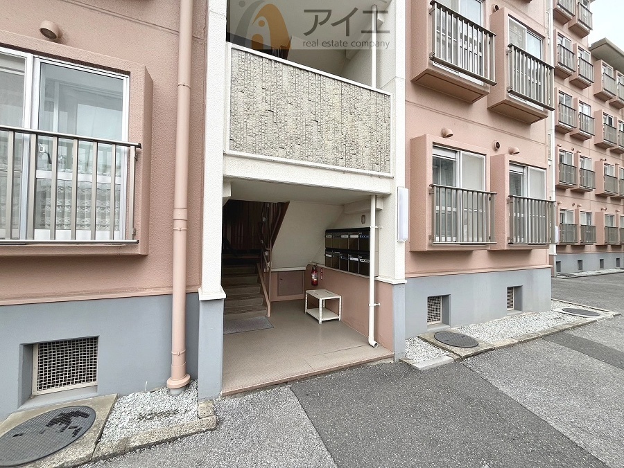 清掃や修理、不審者への声掛けも。管理員日勤は防犯にも有効