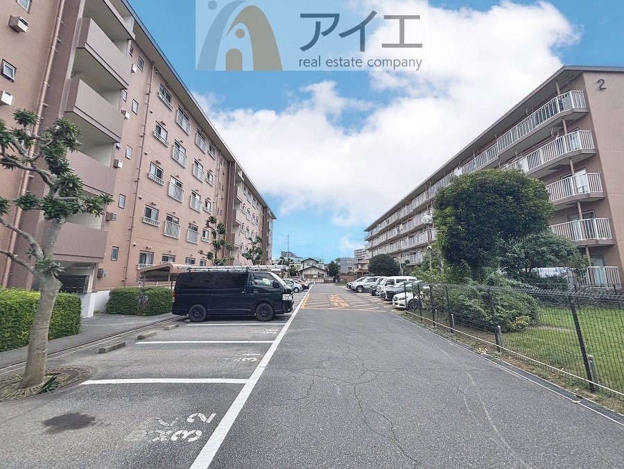 駐車場があるため車通勤の方にも安心なマンションです(要空確認)