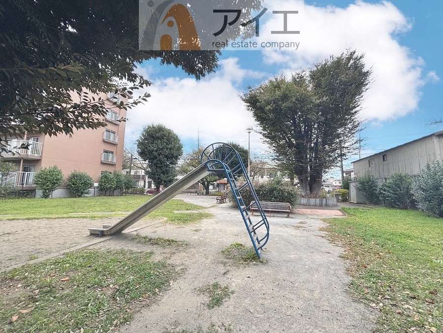 公園が近く、子育て家族に嬉しい緑豊かな環境です