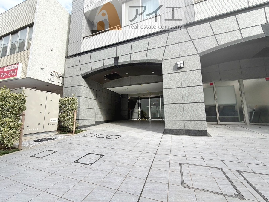 清掃や修理、不審者への声掛けも。管理員日勤は防犯にも有効