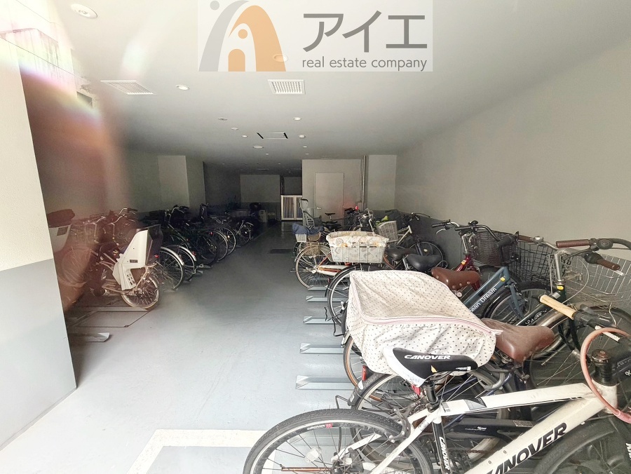 セキュリティ面にも配慮した駐輪場がございます