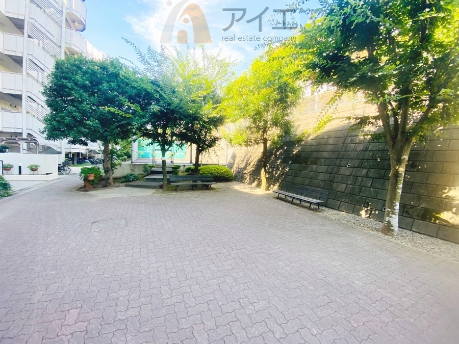 公園が近く、子育て家族に嬉しい緑豊かな環境です