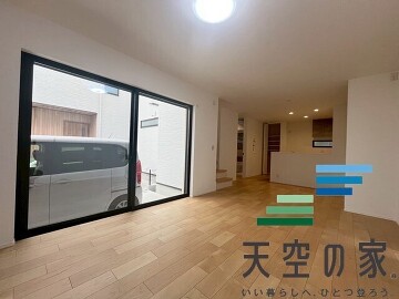  自然と光が入ってくるリビング