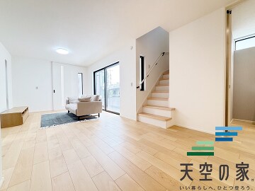  自然と光が入ってくるリビング