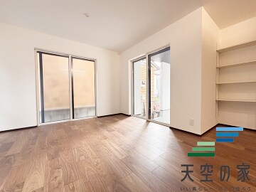  自然と光が入ってくるリビング